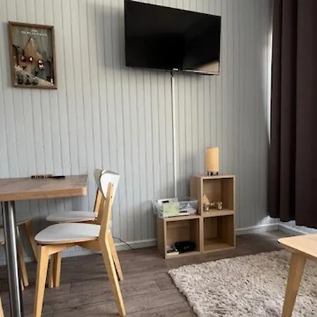 Moderne A Besse, Vue Des Hermines - Fr-1-814-136 苏佩贝斯