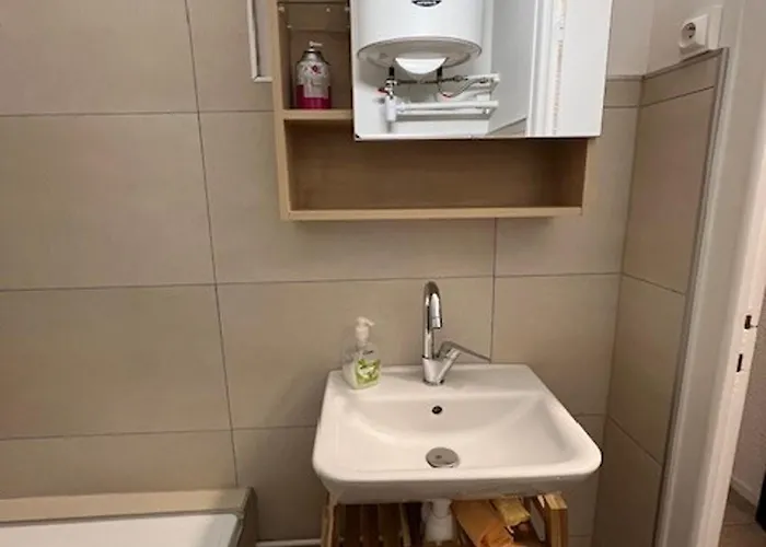 Moderne à Besse, Vue Des Hermines - Fr-1-814-136 Super-Besse